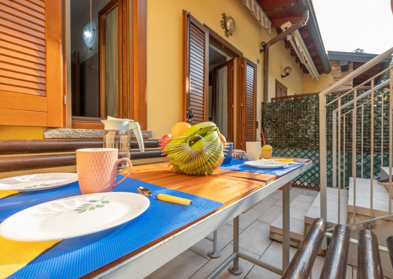 Happy Guest Apartments - Lake Panorama & Pool Riva di Solto Buitenkant foto