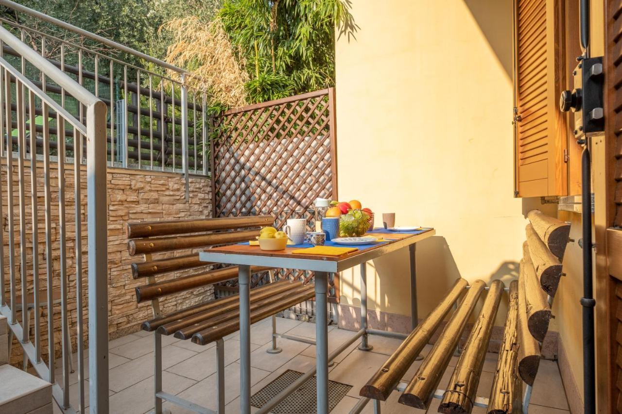 Happy Guest Apartments - Lake Panorama & Pool Riva di Solto Buitenkant foto