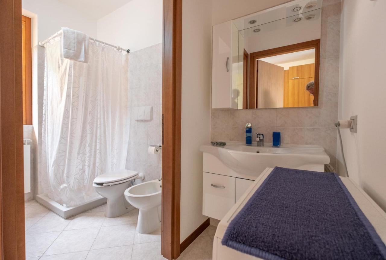 Happy Guest Apartments - Lake Panorama & Pool Riva di Solto Buitenkant foto